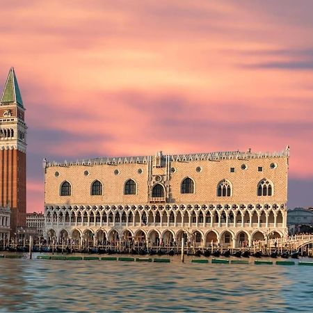 San Marco - Elegante Suite Venesia Bagian luar foto